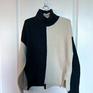 Abercrombie & Fitch Black and White Knit Sweater